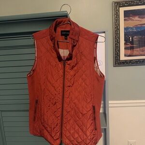 41 Hawthorn Women's Quilted Orange Vest Women’s size L, Rust color.